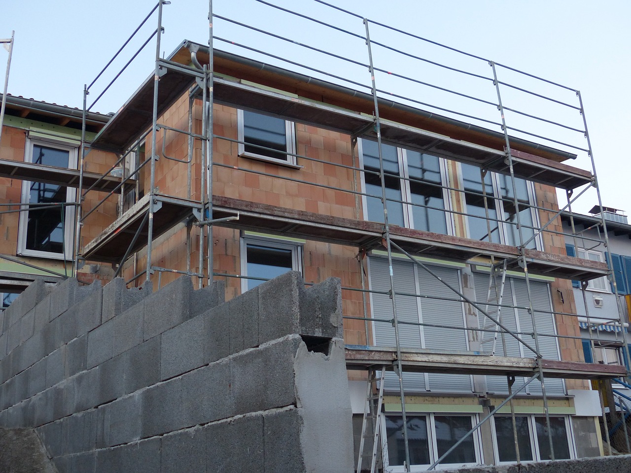 Budowa domu z bloczków silikatowych: zalety i wady